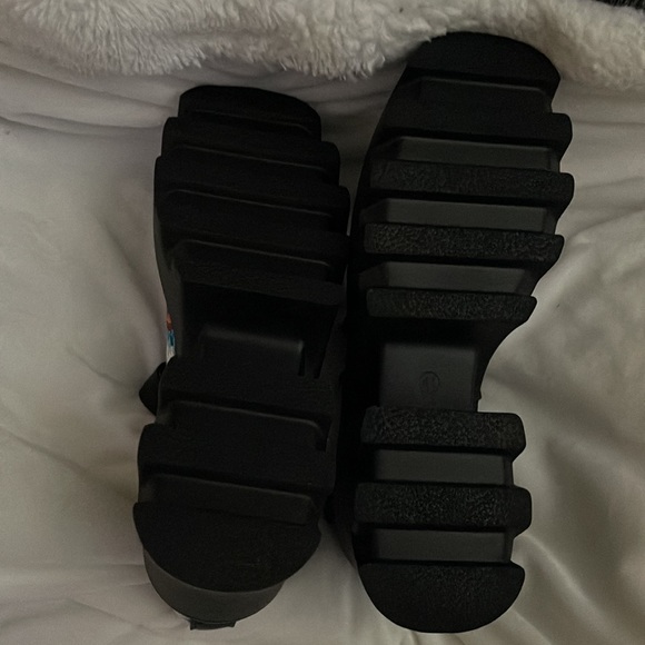 Mary Jane Painting Design - Picture 4 of 4